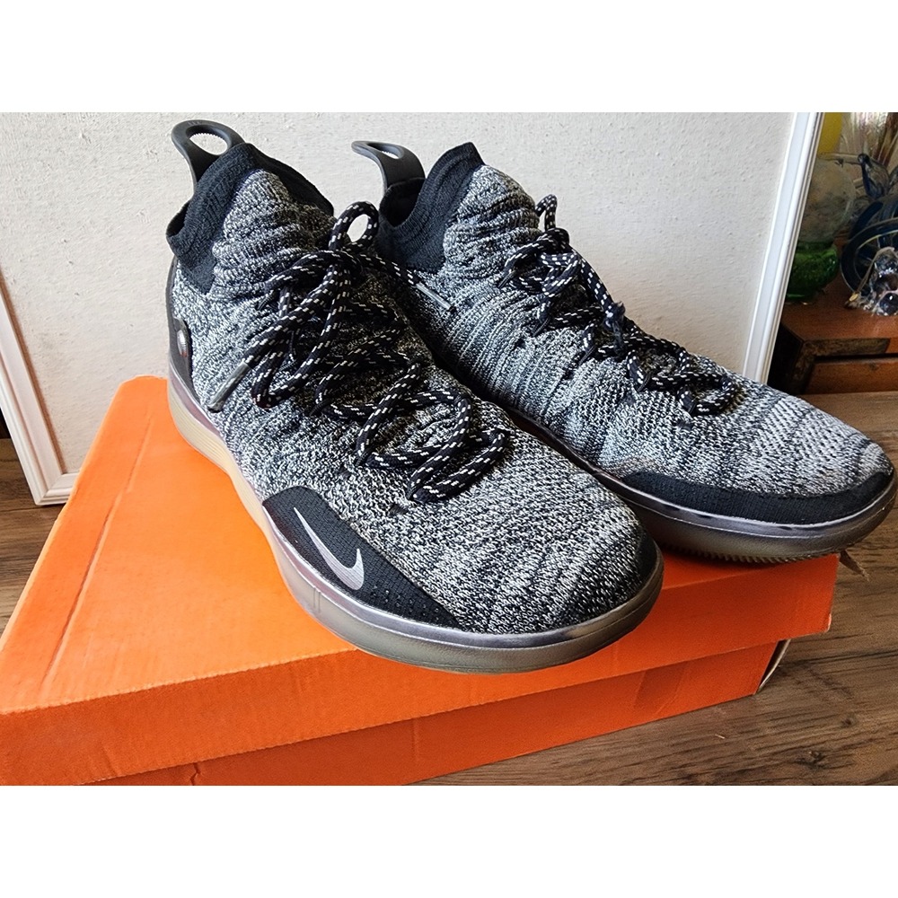 Nike size 10 shoes - Picture 9 of 11